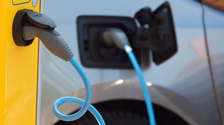 Die Bundesregierung will mehr E-Autos auf deutschen Straßen.