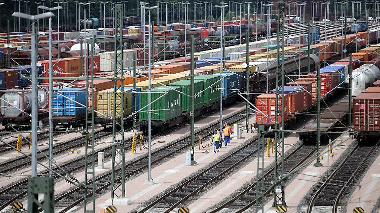 Die März-Bilanz der deutschen Exporteure hat Ökonomen überrascht.
