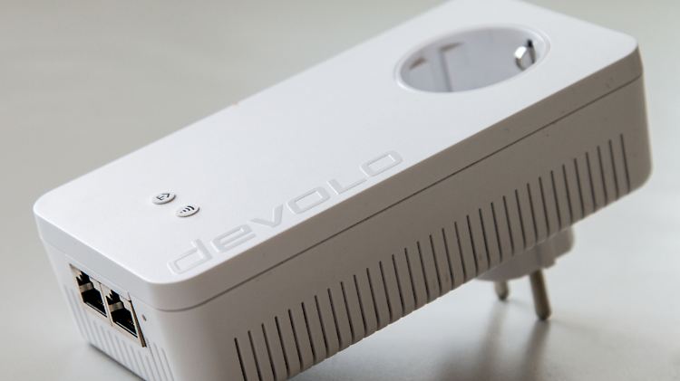 Der Devolo dLan 1200+ wird einfach in die Steckdose gesteckt.