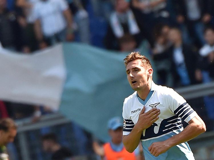 Nur noch ein Spiel lang kann Herr Klose die schier unendliche "Miros-Love" der Lazio-Fans genießen.