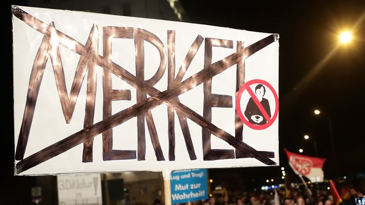 Bei Anhängern der AfD - hier auf einer Demo in Erfurt - ist die Ablehnung Merkels besonders ausgeprägt.