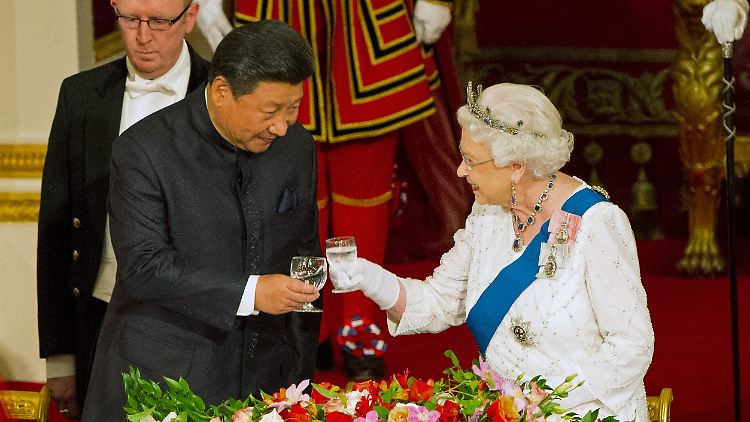 Der Besuch des chinesischen Präsidenten Xi ist der Queen in schlechter Erinnerung.