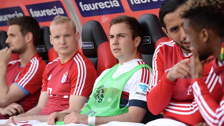 Drei Streichkandidaten: Sebastian Rode (2.v.l.), Mario Götze und Medhi Benatia werden es schwer haben im künftigen Bayern-Kader.