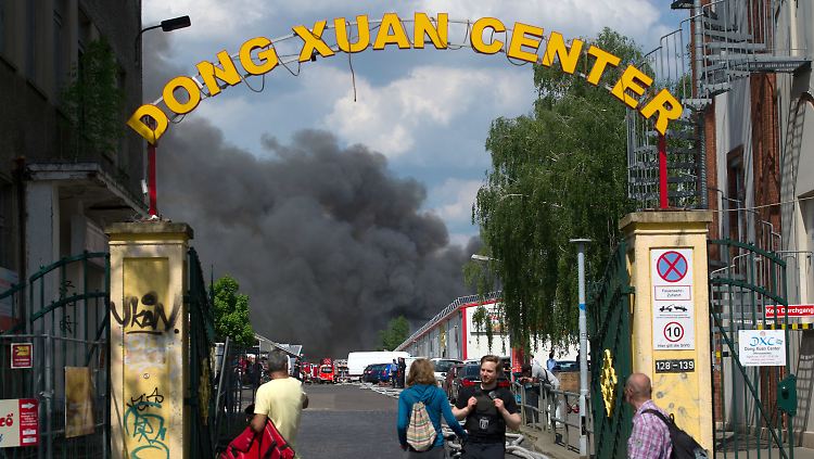 Der Verkaufsbetrieb ging trotz Großbrands weiter.