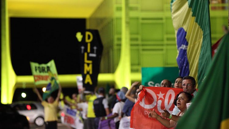 Dilma-Unterstützer demonstrieren in Brasilia.