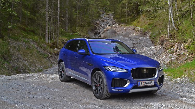 Das obere Ende markiert der 380 PS starke F-Pace. Die "First Edition" mit Allrad und Achtgang-Automatik für 84.350 Euro ist bereits ausverkauft.