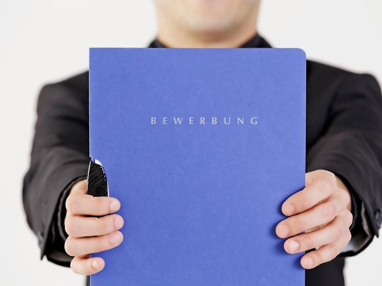 Bewerber, die eine Absage erhalten, sollten beim Unternehmen nachhaken, warum sie abgelehnt wurden.