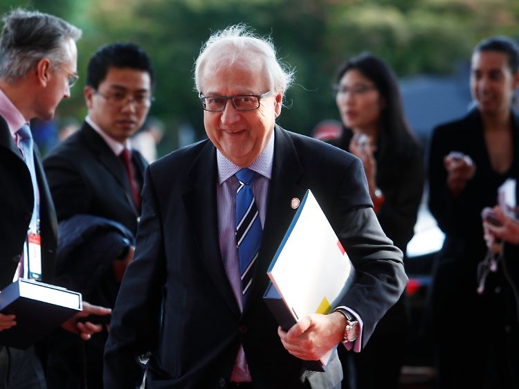Mit solchen Aussichten reist man gerne ins Ausland: Mit einem freundlichen Geschäftsklima im Rücken kann Wirtschaftsminister Rainer Brüderle ruhigen Herzens den G20-Verhandlungen in Korea entgegensehen.