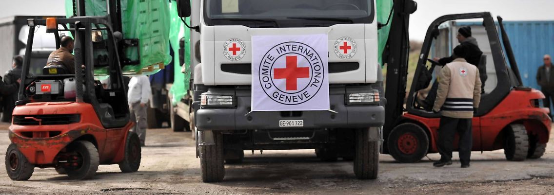 Die Menschen in Daraja wollte das Rote Kreuz mit Babynahrung, Medikamenten und Unterrichtsmaterial versorgen.