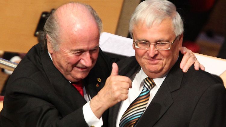 Dicke Kumpels: FIFA-Präsident Joseph Blatter und sein DFB-Pendant Theo Zwanziger, hier im Oktober 2010.