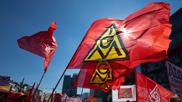 Die IG Metall hatte eine Ausweitung der Streiks nach Pfingsten angekündigt, sollte es zu keiner Einigung kommen.