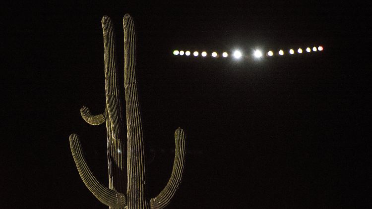 Auf nach Tulsa: die "Solar Impulse 2" beim Start in Phoenix, Arizona.