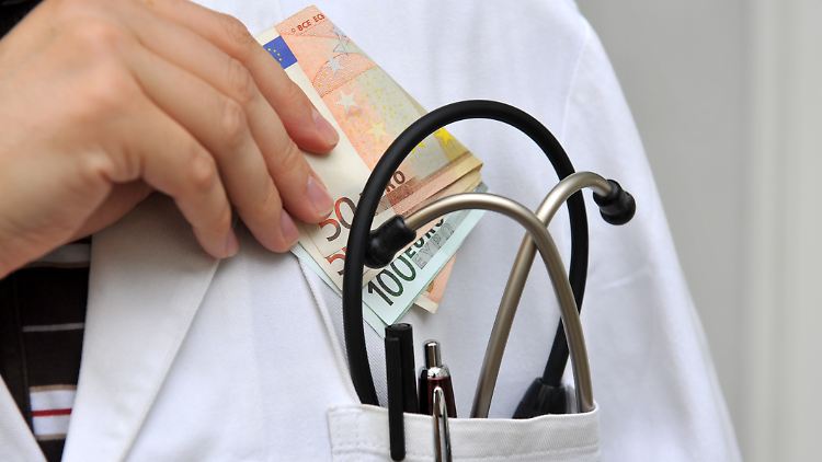 Nach dem Gesetz sollen Bestechung und Bestechlichkeit in den Heilberufen bestraft werden können.