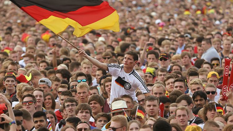 Bei so vielen Menschen kann die erlaubte Lärmgrenze von 55 Dezibel unmöglich eingehalten werden.
