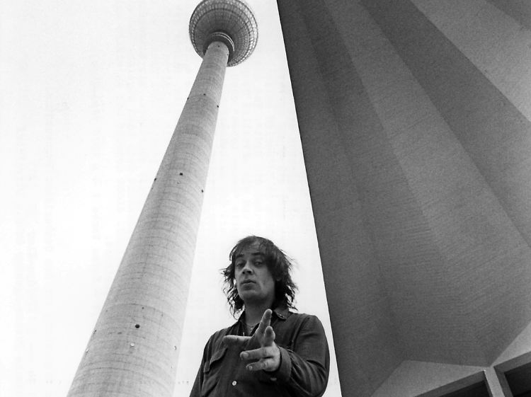 Mittendrin statt nur dabei: 1977 unter dem Fernsehturm bei einem Kurzbesuch in Berlin Ost.