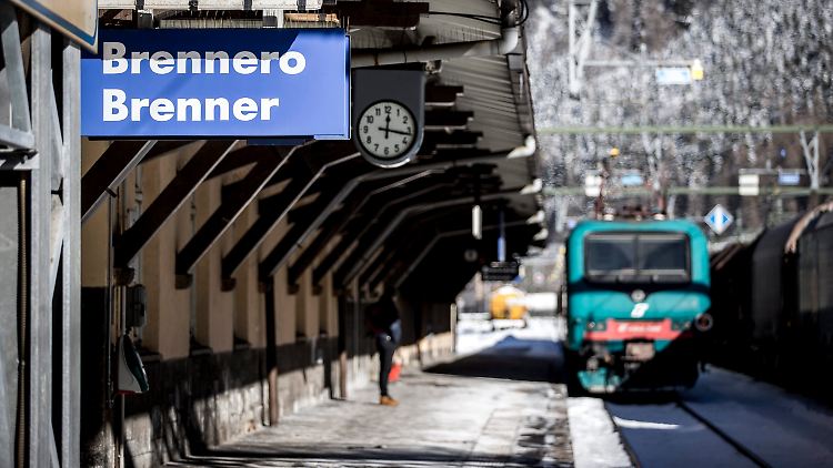 Der Zug war im italienischen Verona gestartet und dann über den 1400 Meter hohen Brenner gefahren. 