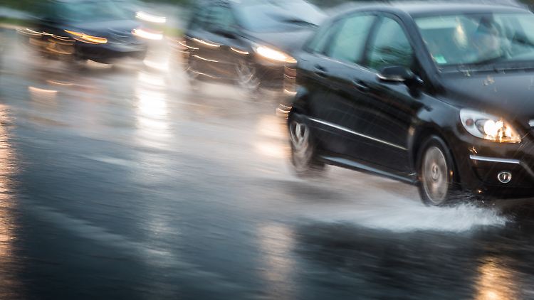 Starke Regenfälle machen Hessen zu schaffen.