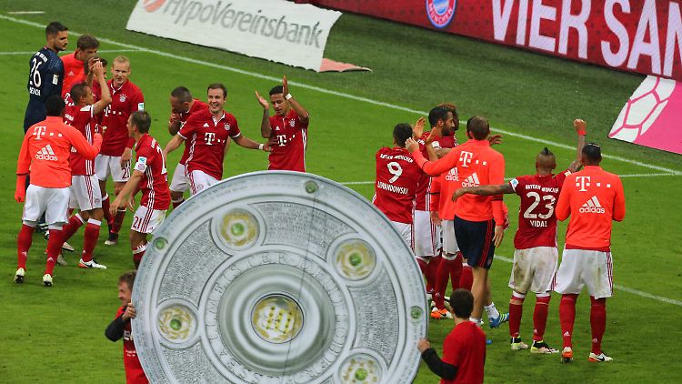 Die Bayern feiern die vierte Meisterschaft in Folge.