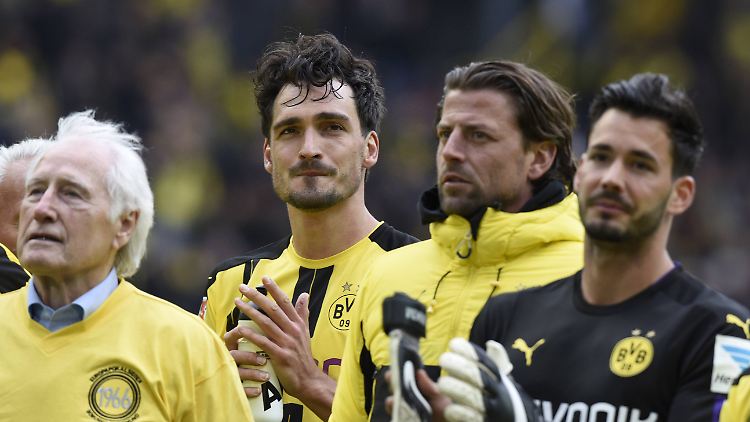 Mats Hummels verabschiedete sich mit einem Tränchen im Knopfloch aus dem Dortmunder Stimmungstempel.