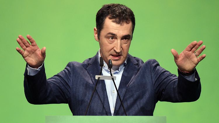 "Wir lassen uns nicht erpressen", verteidigt Cem Özdemir die Bezeichnung "Völkermord" in der Armenien-Resolution des Bundestages.