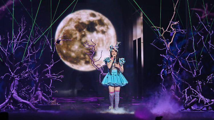 Beim ESC performt Jamie-Lee Kriewitz ihren Song "Ghost" vor verträumter Waldkulisse.