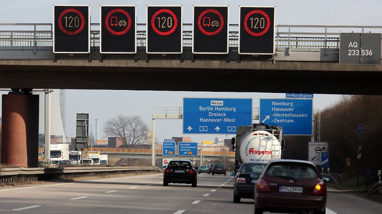 Tempolimits, wenn man sie braucht: Die CSU will die digitalen Tafeln an mehr Streckenabschnitten sehen.