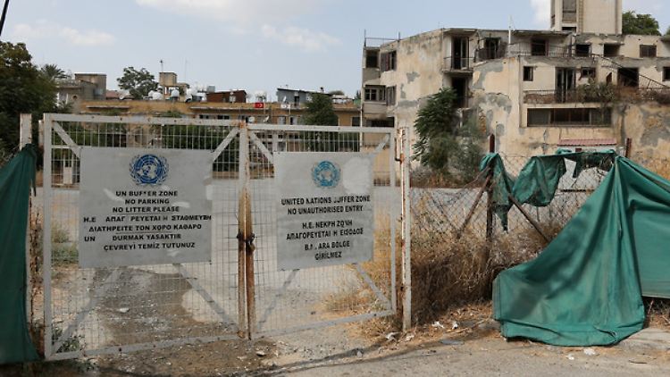 Dieser Grenzübergang in Zyperns geteilter Hauptstadt Nikosia könnte bald Vergangenheit sein.