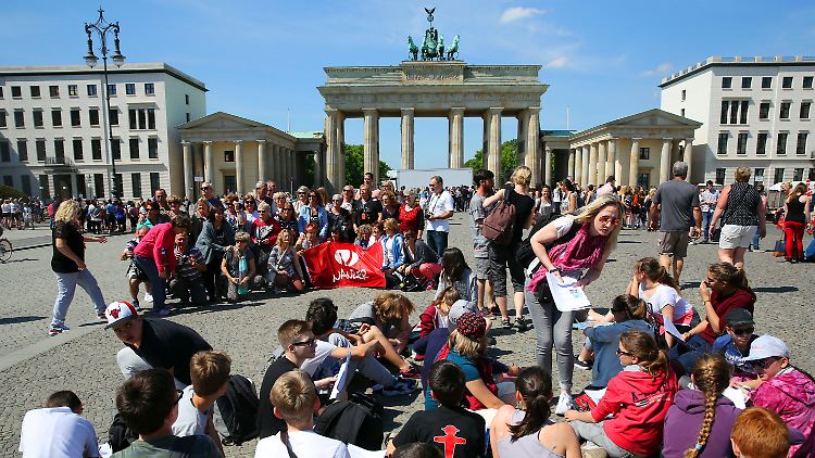 2015 haben 12,4 Millionen Touristen Berlin besucht. Fast 40 Prozent von ihnen kommen aus dem Ausland.