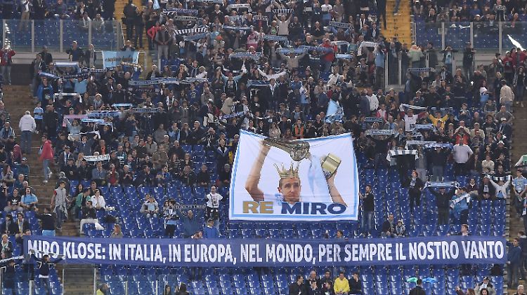 König Miro: Lazios Fans verabschieden sich.