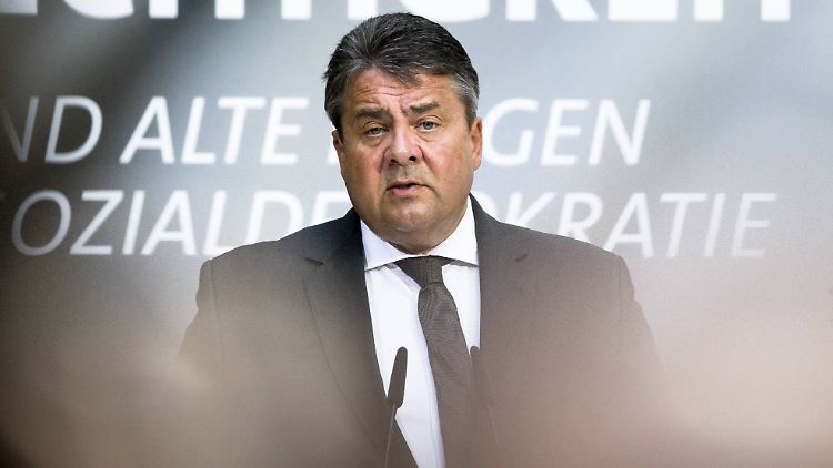 Düstere Aussichten für die SPD: Parteichef Gabriel hat es zurzeit nicht leicht.