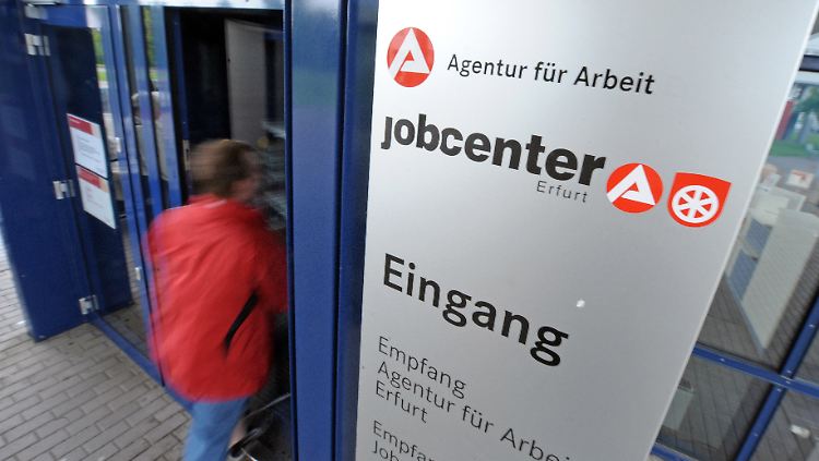 Die Jobcenter sollen neue Möglichkeiten bekommen, um Langzeitarbeitslose zwangsweise in Rente zu schicken. 
