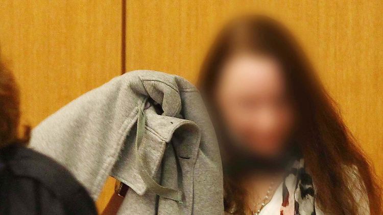 Für den Mord an einem Facebook-Kontakt ihrer Tochter muss eine Mutter lebenslang in Haft.