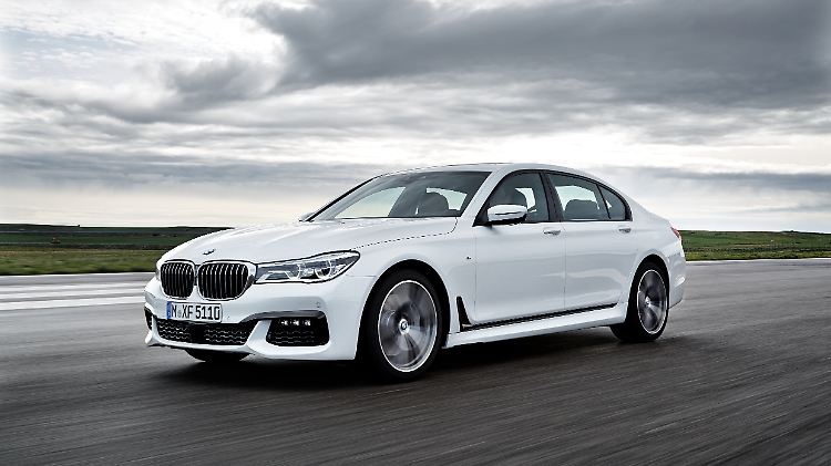 Ab Juli pumpt im BMW 750d ein 3,0-Liter-Motor mit 400 PS Leistung.