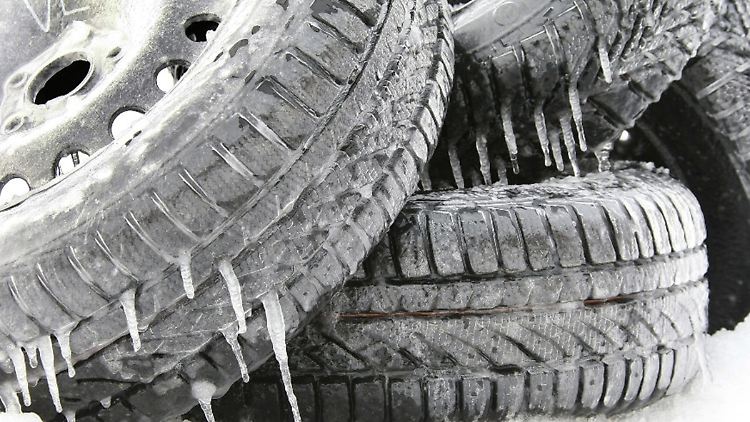 Da hat es finsteren Frost, an anderen Orten Deutschlan kann es aber auch frühlingshaft sein; Die Wetterverhältnisse in Deutschland sind eben recht unterschiedlich.