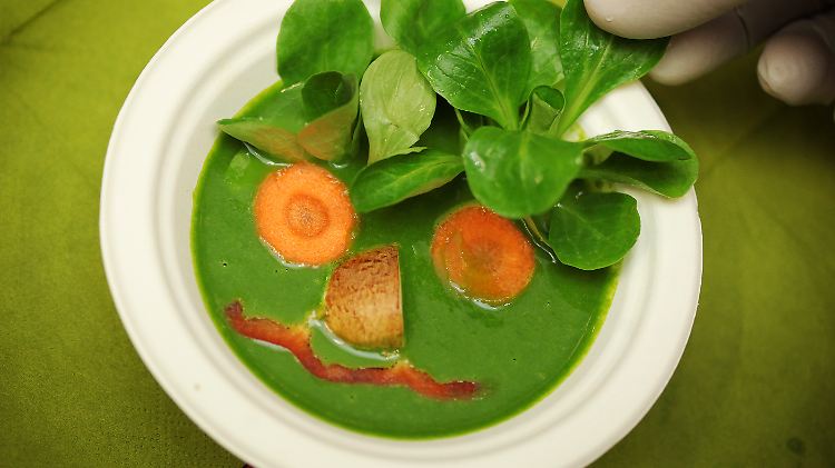 Das Kind darf sich veganes Essen von zu Hause mitbringen, entscheidet das Gericht.