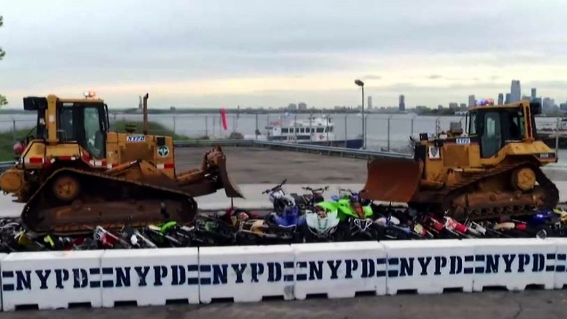NYPD Motorraeder.JPG