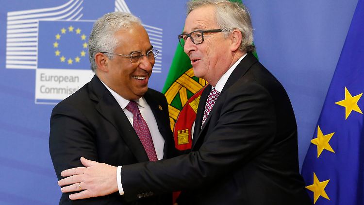 Der portugiesische Regierungschef Costa (l.) wird von Kommissionspräsident Juncker empfangen.
