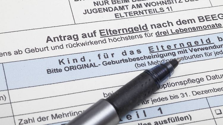 Seit dem 1. Juli 2015 können Eltern zwischen dem Basiselterngeld und dem Elterngeld Plus wählen.