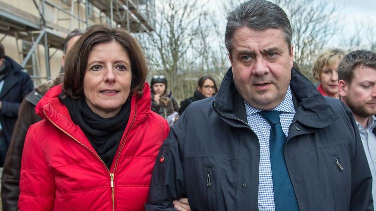 Blicken mit der SPD in eine ungewisse Zukunft: Parteichef Gabriel mit der rheinland-pfälzischen Ministerpräsidentin Dreyer.