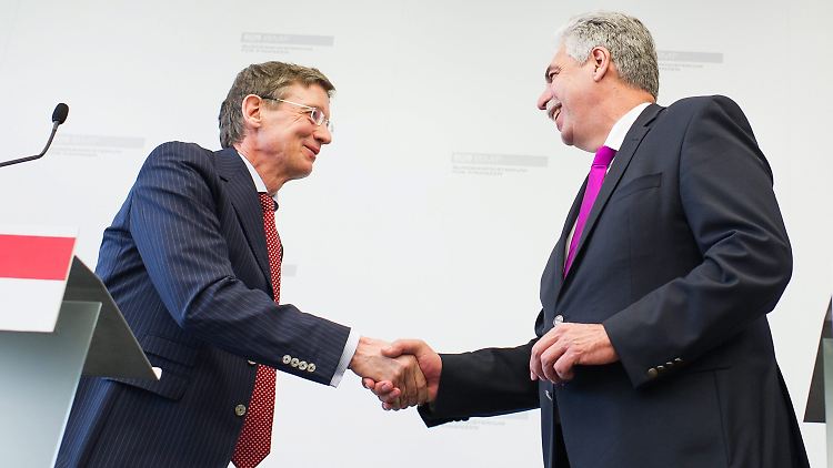 Die Kuh ist vom Eis: Hans Jörg Schelling (rechts) und Friedrich Munsberg sind zufrieden. 