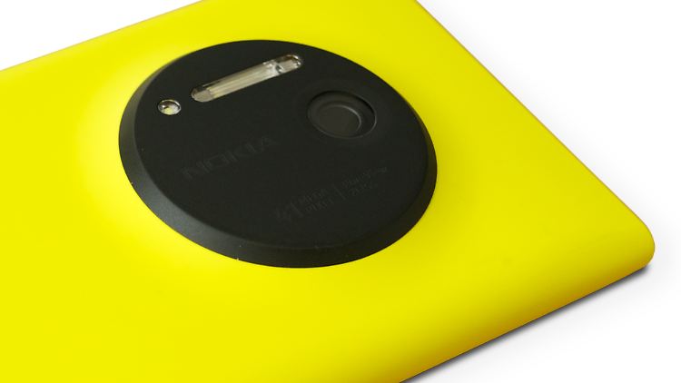 Knallige Farben und außergewöhnliches Design wie beim Lumia 1020: Die neuen Nokia-Smartphones treten ein hartes Erbe an. 