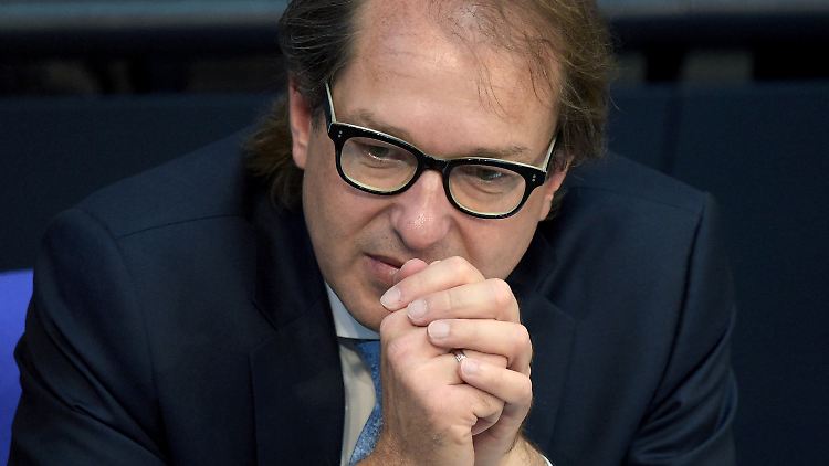 "Die Untersuchungskommission hat Zweifel, ob das Verfahren, das hier beschrieben ist, vollständig mit dem Motorschutz zu begründen ist", sagte Dobrindt.