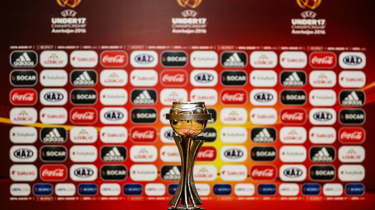 Der Pokal bei der U17-EM in Aserbaidschan wird im Finale zwischen Spanien und Portugal ausgespielt.