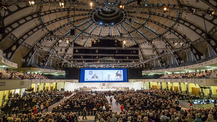 Zu Beginn der Hauptversammlung in der Frankfurter Festhalle