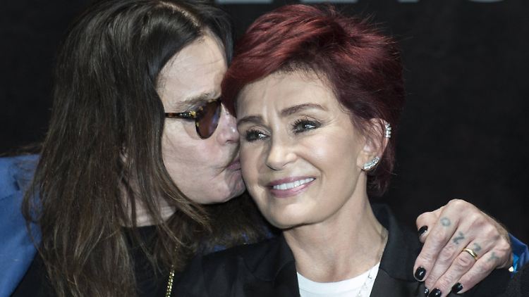 Sharon hätte wissen müssen, dass was mit der Stylistin läuft - bei den Fingernägeln!!!
