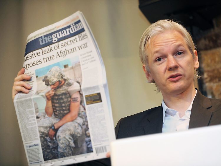 Julian Assange mit einer Veröffentlichung zu Geheimberichten aus dem Krieg in Afghanistan.