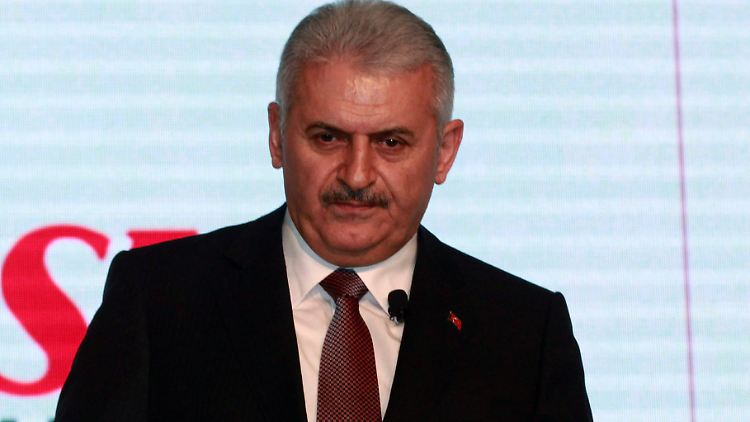 Nie zu sehr ambitioniert, nie angeeckt. Erdogan holt sich mit Yildirim (im Bild) den perfekten Partner an seine Seite.