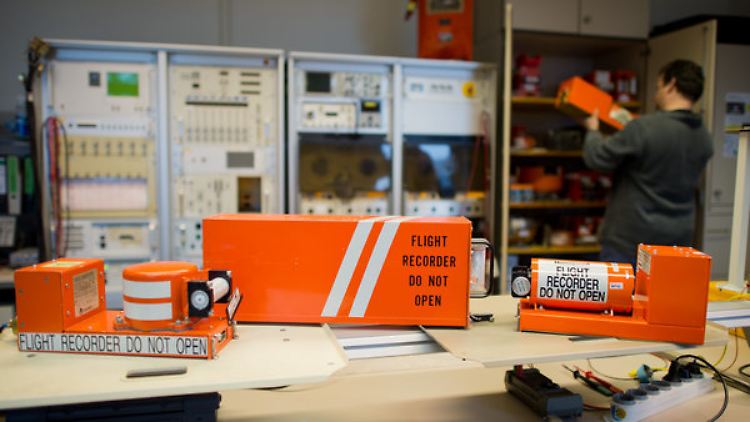 Unterschiedliche Modelle von als Blackboxes bekannte Flugschreiber.