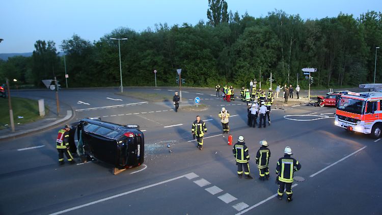 Der Unfallort in Hagen kurz nach dem Zusammenprall.