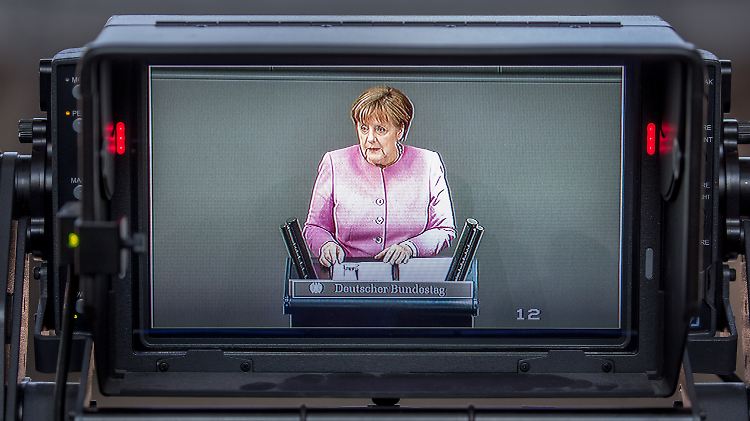"Was mich irritiert, ist, dass ich manchmal fast so etwas wie eine Freude am Scheitern beobachte", sagt Angela Merkel.